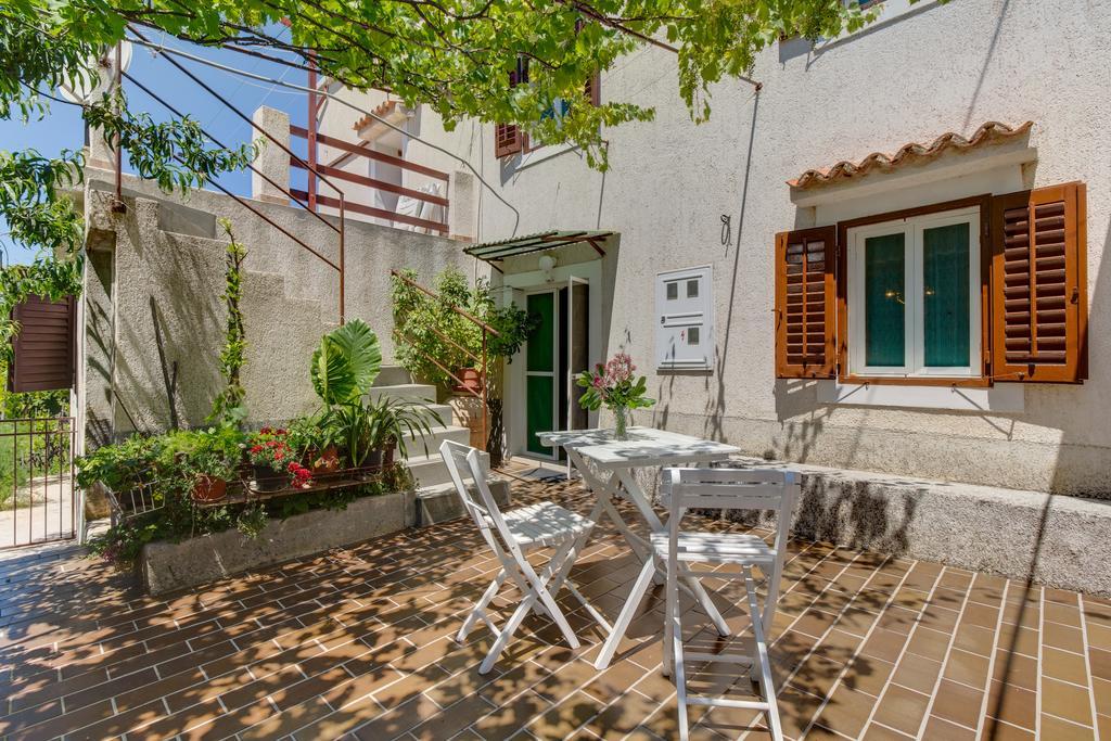 Apartment Carmen Veli Losinj Exterior photo