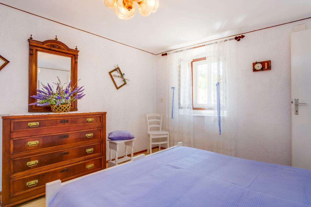 Apartment Carmen Veli Losinj Exterior photo