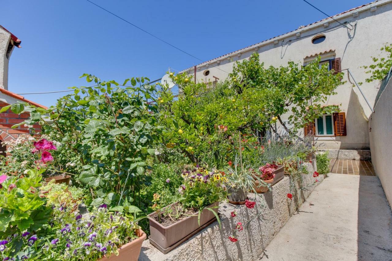Apartment Carmen Veli Losinj Exterior photo